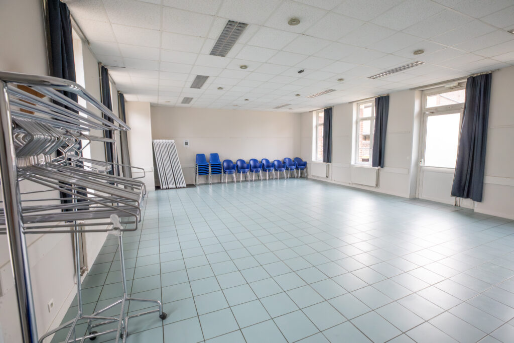 Salle des Fêtes de Saint-Just-des-Marais - Agrandir l'image, fenêtre modale