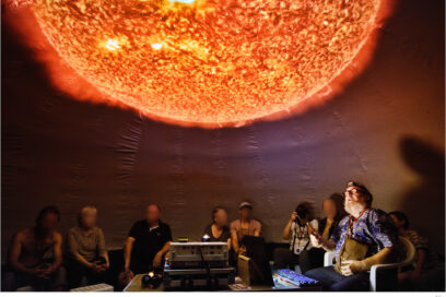 Séance dans un planétarium numérique - Agrandir l'image, fenêtre modale