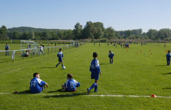 3 terrains de football