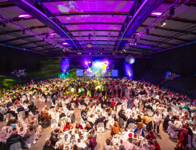 Inscription pour les banquets des aînés à l'Elispace