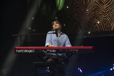 Retour en image Concert Radio Contact à l'Elispace - Agrandir l'image 16 sur 18, fenêtre modale